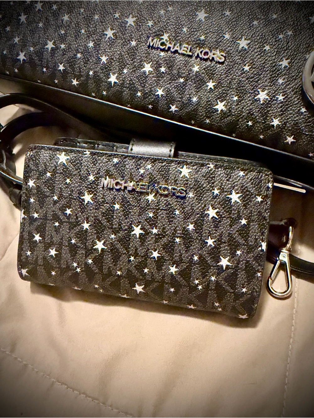 Michael Kors Black Star-Print Arden Leather Satchel with matching wallet - Picture 5 of 13